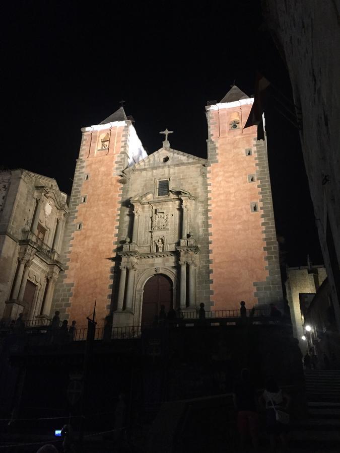 Adama Apartamento Turistico Caces Exteriör bild